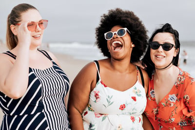 Trois femmes à la plage