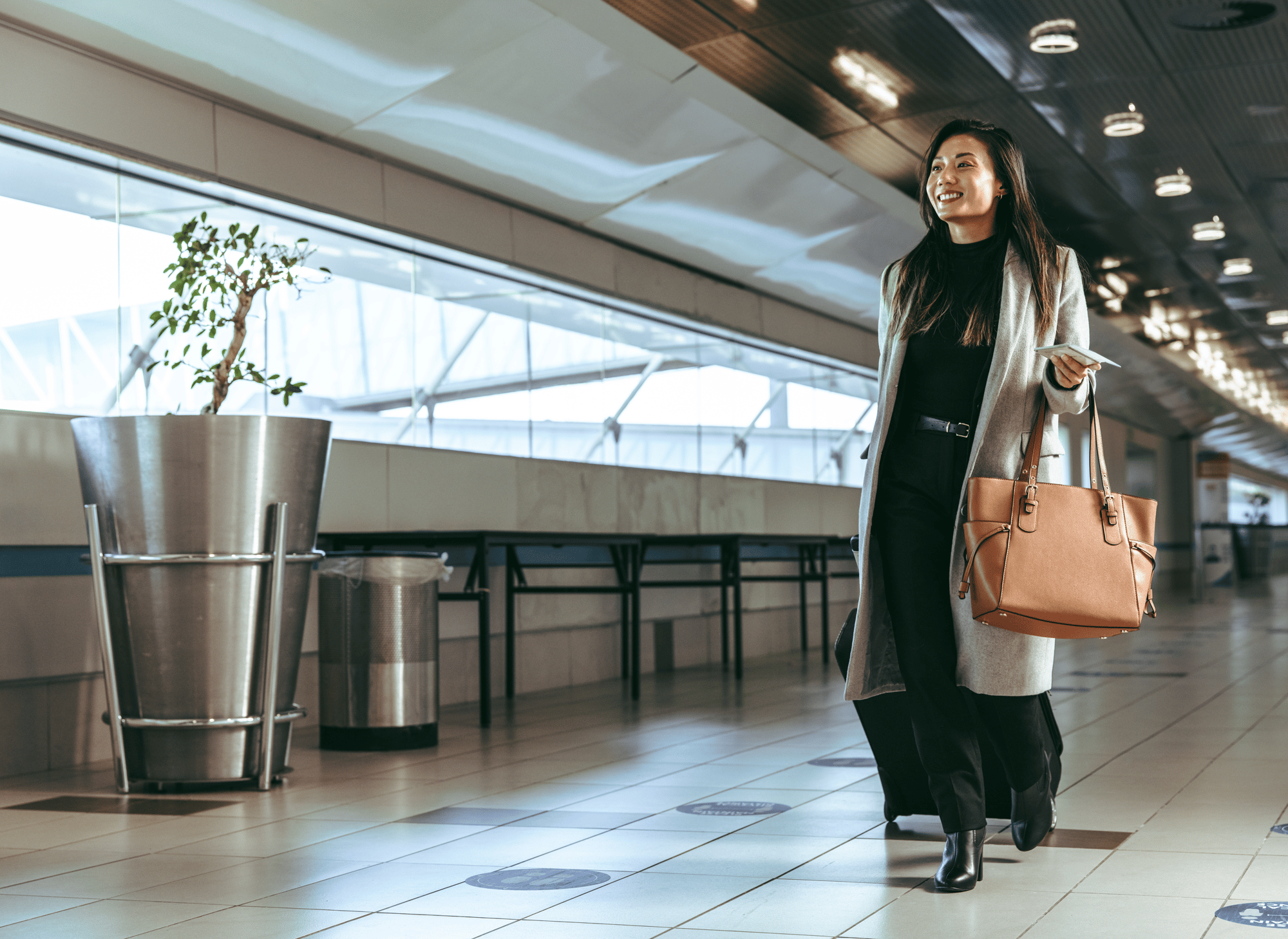 Une femme à l'aéroport Une femme à l'aéroport